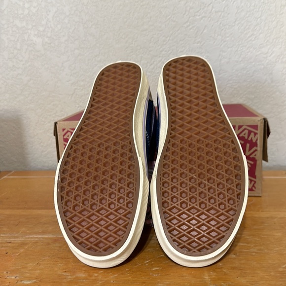 Vans x Old Skool Emma Holland on Holiday Sneaker - Picture 8 of 13